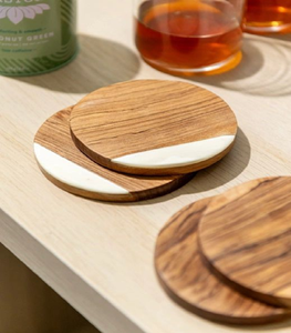 Posavasos de madera con forma de flor y grabados de medusas. Disponible a precios de mayoreo. - Product Image 3