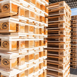 PALETAS DE MADERA EURO EPAL ESTÁNDAR BARATAS DISPONIBLES, DURADERAS Y MEJORES VENTAS - Product Image 1