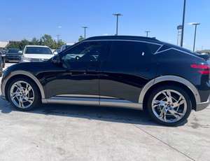 SUV 4 portes G V 60 haute performance 2023 d'occasion avec deux moteurs puissants, suspension avancée, charge rapide et intérieur luxueux - Product Image 4