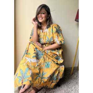 Caftán Jungle Joy para Mujer, Color Mostaza, Elegante Diseño Floral Personalizado, Talla Única para el Trabajo, Fiestas y Eventos Diarios - Product Image 4