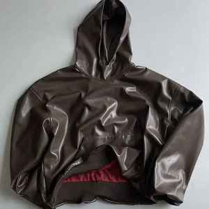 เสื้อฮู้ดดี้ทรงโอเวอร์ไซส์ แบรนด์ Sports World ผลิตจากหนังคุณภาพสูง 100% ระบายอากาศได้ดี เหมาะสำหรับฤดูหนาว คอตั้ง ทรงหลวม ใส่ได้ทั้งชายและหญิง สีพื้น - Product Image 1