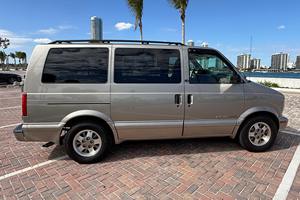 Chevrolet Astro LSAWD 2002 - Product Image 3