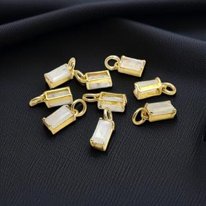 Colgante de Plata 925 con Piedra Lunar Arcoíris en Corte Baguette, Venta al Por Mayor |   Amuleto de Piedra Natural Chapado en Oro - Product Image 2