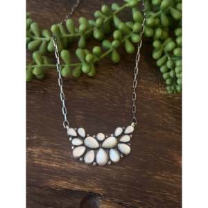 Collier en grappe de nacre et argent sterling de Sharon Francisco - Product Image 2
