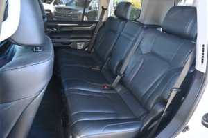 รถ Lexus LX 570 V8 5.7L 4WD ปี 2018 มือสอง สภาพดี - Product Image 6