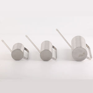 Arrosoir multifonctionnel conçu pour un jardinage efficace avec une poignée ergonomique, une longue buse et un débouchage fluide - Product Image 2