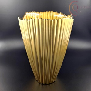 Jarrón de Metal Hecho a Mano con Acabado Artístico Único, Perfecto para Decoración Moderna, Regalos y Exhibición - Product Image 2