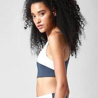 Nouveau soutien-gorge de sport simple à maintien élevé et à la mode pour femmes, bretelles réglables, col en U, logo frontal, yoga, haute qualité, nouvelle arrivée