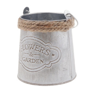 Regaderas sostenibles de Metal rústico para tus plantas Nature Hue Hermosas regaderas verdes para cada jardinero - Product Image 4