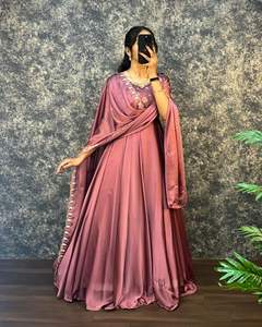 Exclusivo de Ambika, Salwar Kameez de Seda de Secado Rápido, Moderno, con Diseño Original, Corte Regular para Mujer, Nuevo Lanzamiento para la Temporada de Festivales - Product Image 1