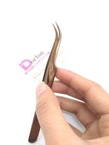 Hermosas pinzas de pestañas de acero inoxidable personalizables de oro rosa para extensiones de pestañas herramientas antiestáticas de precisión de alta calidad - Product Image 5