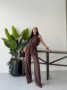 Ensemble pantalon deux pièces personnalisable pour femme, col halter, sans manches, longueur genou, en polyester, fabriqué en Turquie - Product Image 4