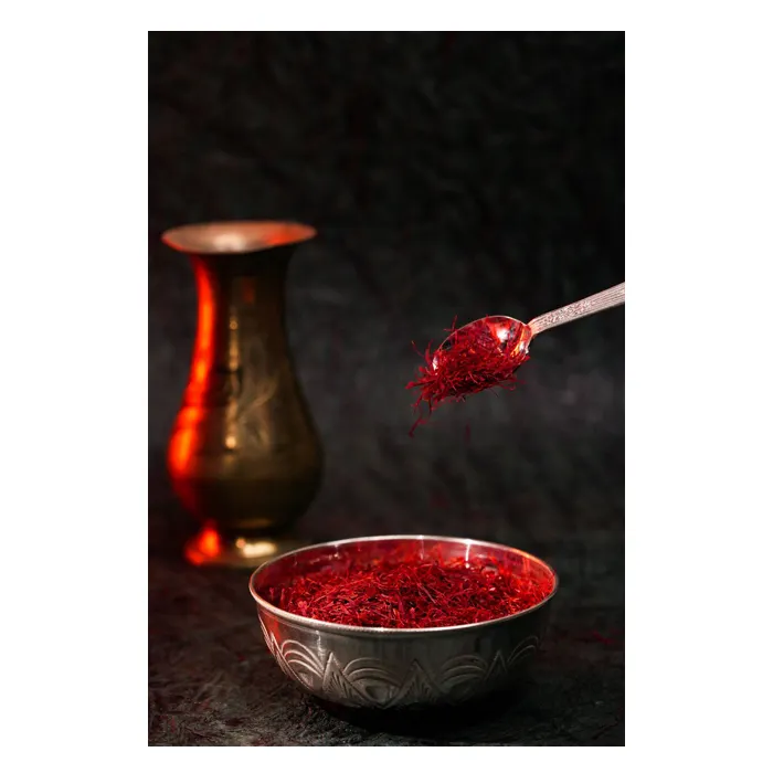 Hindistan kökenli kaynağı kaliteli tek baharat toptan 100% saf ve doğal ham kurutulmuş kırmızı Kashmiri safran