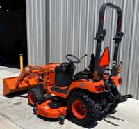 Tracteur compact Kubota BX2370 4x4 avec chargeur frontal, couleur orange, tracteur utilitaire agricole