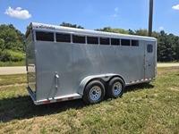 Remorques à chargement oblique Delta 4 pour 4 chevaux, abordables |   Remorque pour bétail |   Semi-remorque de transport d'animaux pour le transport de bovins, de moutons et de porcs à usage agricole