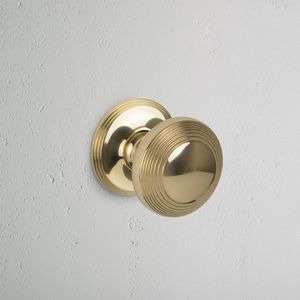 Boutons en laiton durables faits à la main pour les armoires de cuisine, design artisanal moderne, couleur et taille personnalisables, utilisation contemporaine en extérieur - Product Image 4