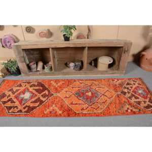 Alfombra Turca Vintage de 2.4x8.1 pies, Alfombra de Lana a Cuadros Roja Herki - Product Image 4