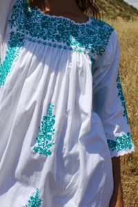 Vestido Maxi Oaxacano 100% Algodón, Talla Grande XL, Estilo Sexy, Estampado Floral, Silueta en A, Detalles de Crochet Jade, Bordado a Mano - Product Image 5