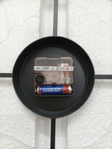 นาฬิกาโลหะติดผนังกรอบเปิดแบบไม่มีเสียงเงียบสไตล์วินเทจเป็นตัวเลขโรมันสีดำด้านตกแต่งแบบด้านสำหรับห้องนั่งเล่น - Product Image 3