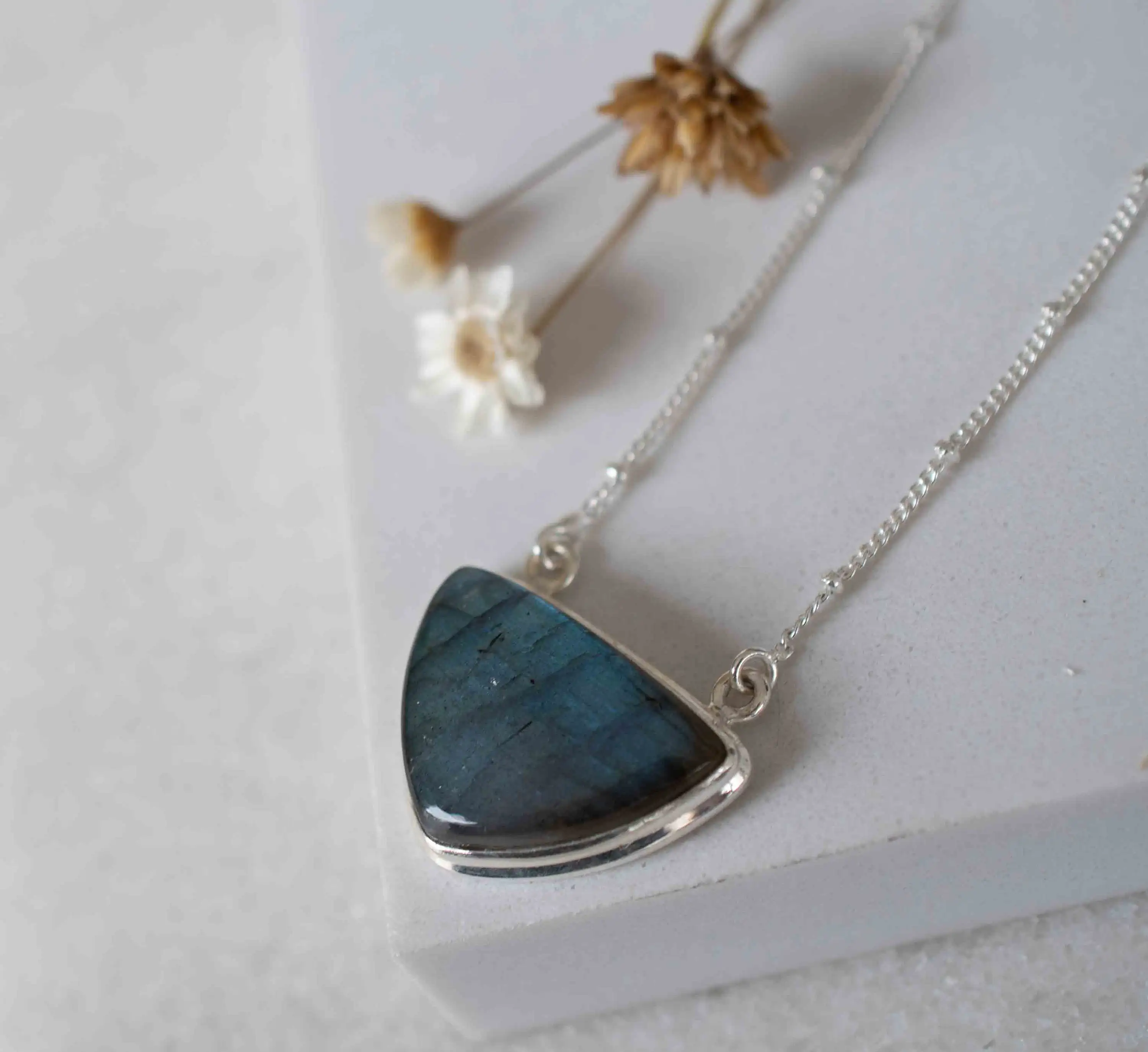 Labradorite mezza luna collana in argento Sterling 925 gioielli regalo per lei catena sottile fatta a mano minimalista a strati delicati