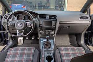 Volkswagen GTI Sport 2017 Usado, Sin Reserva, 1 Dueño, Transmisión Manual de 6 Velocidades, Paquete de Rendimiento, Interior Clark Plaid - Product Image 4