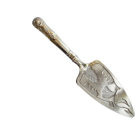 Le fabricant indien de conception unique fournit un ensemble élégant de couteau et de serveur de coupe de gâteau de mariage plaqué or pour un repas divertissant