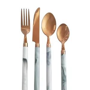 Ensemble de couverts en métal doré, fourchettes, cuillères, couteaux robustes pour les fêtes, les mariages, la restauration - Product Image 3