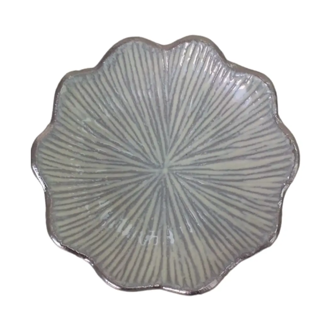 New Flower Shape Dry Fruits Nuts Serving Snacks Tray Tableware Centerpiece Decoration Enamel And Nickel Plated Trays