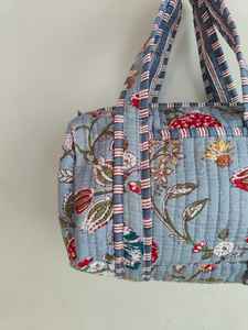 กระเป๋าเดินทางขนาดเล็กสำหรับผู้หญิง แฟชั่นทำมือ พิมพ์ลายบล็อก ตกแต่งดอกไม้ ผ้าฝ้ายเย็บติดกัน กระเป๋าช้อปปิ้ง กระเป๋าเจ้าสาว กระเป๋าชายหาด จากราชสถาน - Product Image 5