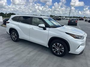 Usado 2024 Toyo-ta Highlander XLE - Product Image 2