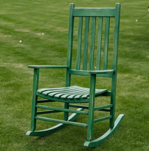 Fauteuil à bascule d'extérieur en bois vert, dossier à tiges traditionnel, accoudoirs fixes, design durable pour usage en jardin - Product Image 1