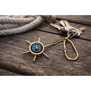 Porte-clés Boussole Nautique Vintage, Mousqueton Tendance en Alliage Métallique, Cadeau pour Clés, Fabriqué en Laiton et Bois - Product Image 1