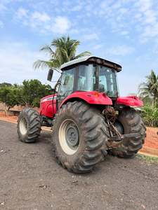 Tracteur agricole Massey Ferguson 7140 rouge 4x4 d'occasion, abordable et performant, 140 CV, moteur haute productivité, composant essentiel - Product Image 3