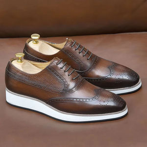 รองเท้าหนังแท้คุณภาพพรีเมียมแบบใหม่ งานแฮนด์เมดสำหรับผู้ชาย สไตล์ลำลองและทางการ ใส่ได้ทั้งฤดูใบไม้ผลิและฤดูร้อน แบบผูกเชือก ขายส่งจากโรงงานจีน - Product Image 1
