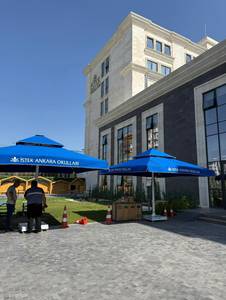 Parasol commercial d'extérieur Gold Umbrella 3m 300*300/8 Magnum télescopique moderne avec mât en aluminium et base en marbre pour hôtel - Product Image 4
