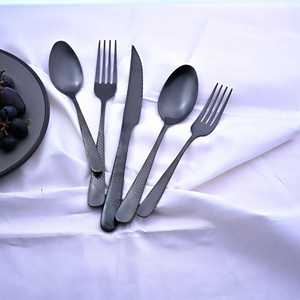 Juego de Cubiertos de Acero Inoxidable con Recubrimiento PVD Negro, Estilo Moderno, Lujoso y Minimalista, con Cuchara de Té y Cuchara de Mesa, Juego de 5 Piezas - Product Image 1