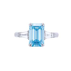 Anillo Emerson con diamantes azules de talla esmeralda - Product Image 1