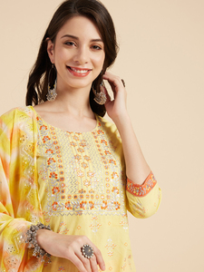 Nueva y elegante kurta de algodón con bordado en color amarillo, pantalón y hermosa dupatta para ocasiones de verano - Product Image 4