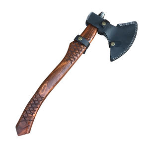 Hache de plein air en acier Damas à motif personnalisé, fabriquée à la main avec une poignée en bois lisse pour le camping, la chasse et le bushcraft - Product Image 1