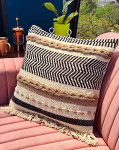 Housse de coussin décorative en macramé bohème élégante et de haute qualité, un objet magnifique - Product Image 1