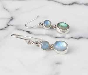 Boucles d'oreilles clous en labradorite et pierre de lune, plaquées or, en argent sterling, jolies boucles d'oreilles doubles pendantes, bijoux faits à la main pour femmes, pour les fêtes - Product Image 1