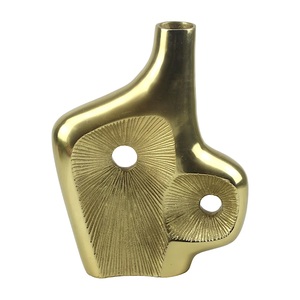 Jarrones de Flores Dorados Clásicos de Alta Calidad con el Mejor Diseño, Medianos, Decorativos, de Aluminio en un Diseño Clásico - Product Image 6