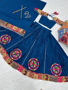 Dernier créateur en pur coton Gamthi Work Lehenga Choli by FabZone Vêtements indiens et pakistanais - Product Image 2