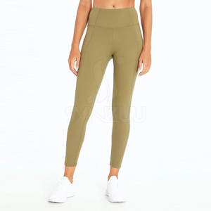 Leggings de yoga pour femmes de style tendance de couleur unie Leggings de haute qualité fabriqués au Pakistan en gros - Product Image 2