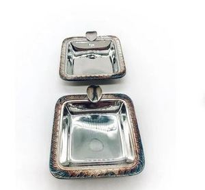Ensemble solide de qualité supérieure de 2 cendriers carrés en métal argenté avec un design moderne pour les bars à domicile, les restaurants et les accessoires pour fumeurs de bureau - Product Image 6