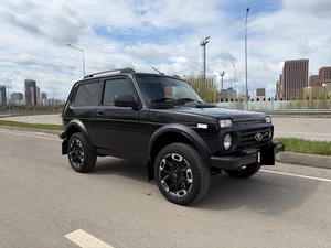 NIVA Legend Sport 2025 (VAZ), faible kilométrage, moteur silencieux, transmission automatique, toit ouvrant panoramique, phares LED - Product Image 2