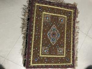 Alfombra India hecha a mano con Zari y piedras semipreciosas, perfecta para la decoración tradicional del hogar y regalos - Product Image 3