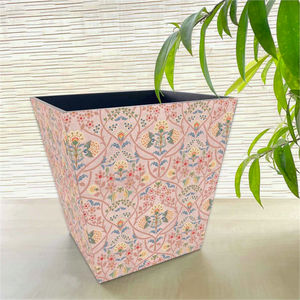 ถังขยะไม้แบบตั้งพร้อมดีไซน์แบบเคลือบพิมพ์ลายแอบสแตรก - Product Image 1