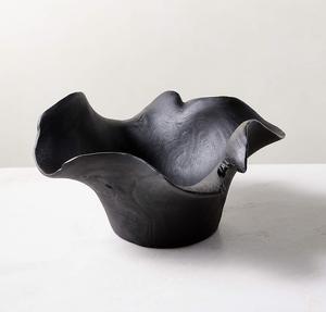 Bol de service à chocolat à structure de vague avec finition enduite de poudre noire Ustensiles de service élégants pour décor de table de mariage et de fête - Product Image 1