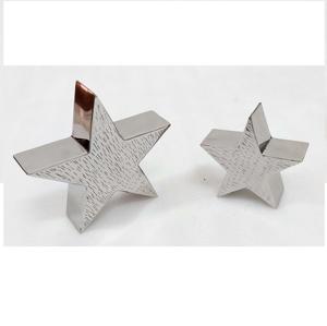 Juego de Estrellas Decorativas Navideñas Modernas y Elegantes de Plata Martillada de Alta Calidad, con Acabado Espejo, Logotipo Personalizado y Tamaño Personalizado - Product Image 1